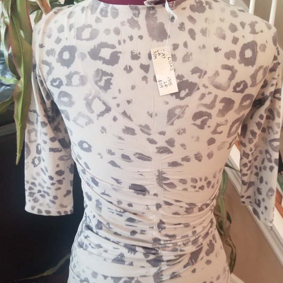 New Animal print ruched top - Picture 4 of 8